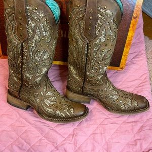 CORRAL LD Orix glittered inlay and studs boots sized 7.5.
